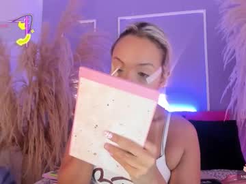 Saraavila_ Chaturbate stream image from September 19, 2025