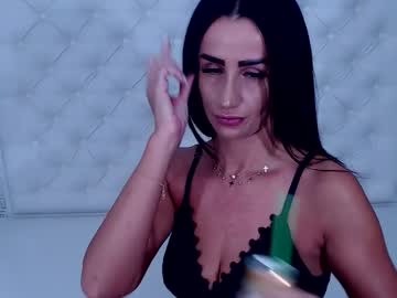 Medeeabee Chaturbate stream image from September 20, 2025
