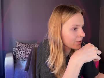 Lunacyy Chaturbate stream image from September 20, 2025