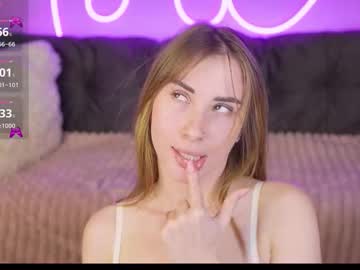 Jennyyluv Chaturbate stream image from September 20, 2025