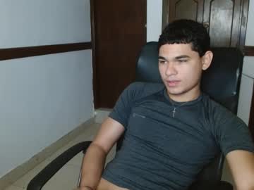 Zyrosxk Chaturbate stream image from September 20, 2025