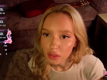 Oliviashowmeurlove Chaturbate stream image from September 20, 2025