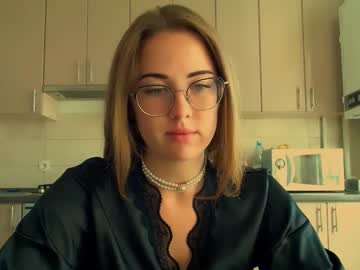 Luxie_Queen Chaturbate stream image from September 21, 2025