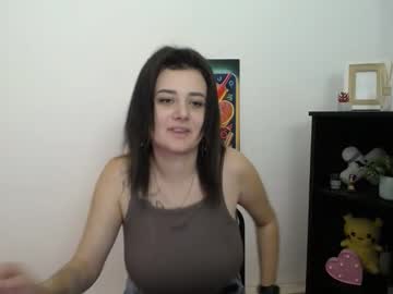Kissleoxx Chaturbate stream image from September 21, 2025