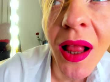 Squirtymom Chaturbate stream image from September 21, 2025