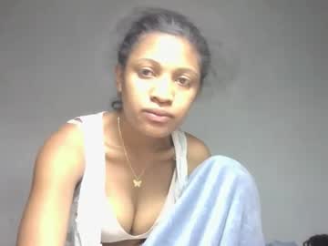 Yolandrina05 Chaturbate stream image from September 21, 2025