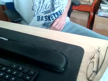 Petitwilly Chaturbate stream image from September 22, 2025