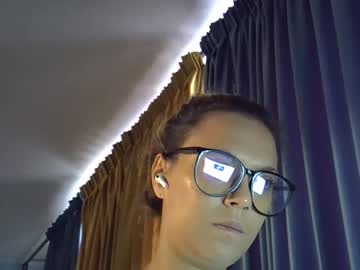 33tinarose Chaturbate stream image from September 22, 2025