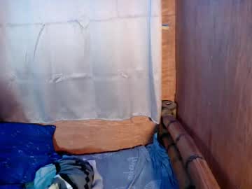 Mira_Luna222 Chaturbate stream image from September 22, 2025