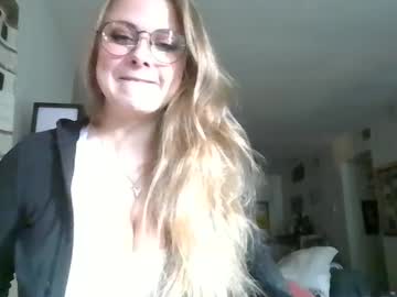 Ninabeanzz Chaturbate stream image from September 22, 2025
