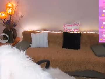 Lucia_Lucky Chaturbate stream image from September 22, 2025