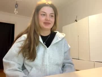 Dottybruss Chaturbate stream image from September 22, 2025
