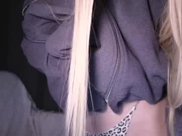 Beta_Plus Chaturbate stream image from September 22, 2025