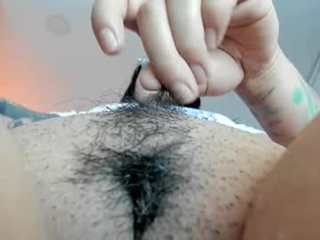 Hottbee1 Chaturbate stream image from September 22, 2025
