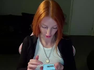Red_Firesquirt Chaturbate stream image from September 22, 2025