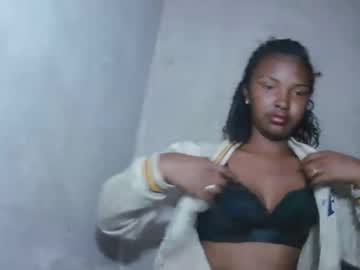 Mariah586 Chaturbate stream image from September 23, 2025