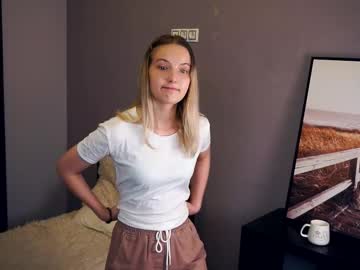 Tashinapetitto Chaturbate stream image from September 23, 2025