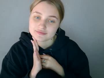 Mia_Moon27 Chaturbate stream image from September 23, 2025