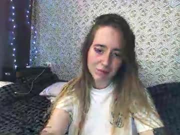 Mandaarinka Chaturbate stream image from September 23, 2025