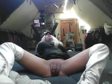 Smokeslut365 Chaturbate stream image from September 24, 2025