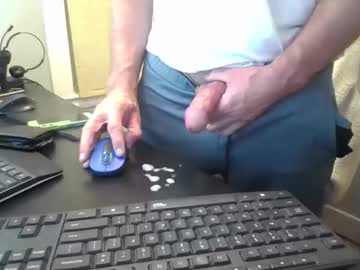 Hoverday Chaturbate stream image from September 24, 2025