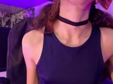 Queenjenn__ Chaturbate stream image from September 24, 2025