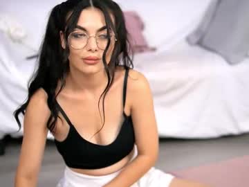 Sierravyx Chaturbate stream image from September 24, 2025