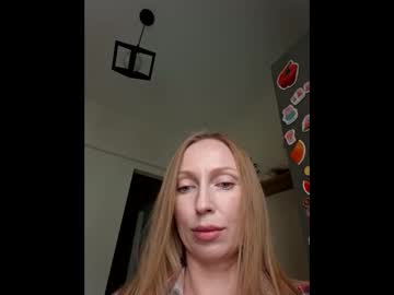 Alisiyaxlove Chaturbate stream image from September 24, 2025