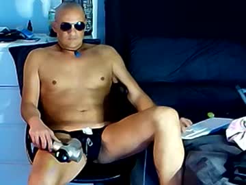 Askil8802 Chaturbate stream image from September 24, 2025