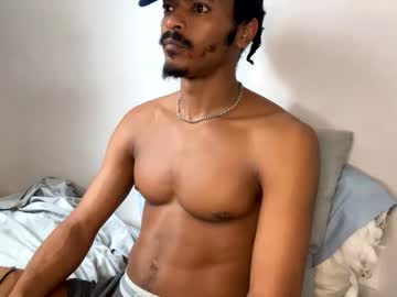 Trillahung Chaturbate stream image from September 24, 2025