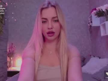 Holly_Molly8 Chaturbate stream image from September 24, 2025