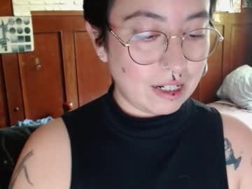 Poly_N_Yue Chaturbate stream image from September 24, 2025