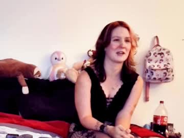 Hellienadesroser Chaturbate stream image from September 25, 2025