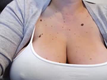 Katynextdoor Chaturbate stream image from September 25, 2025