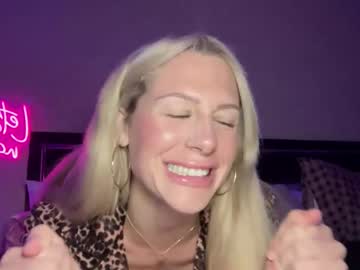 Okchelsea Chaturbate stream image from September 25, 2025