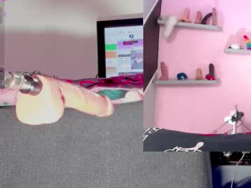 Touk_Kira Chaturbate stream image from September 25, 2025