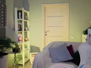 Peach_Shy Chaturbate stream image from September 25, 2025