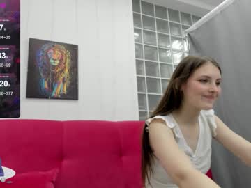 Shyly_Lisa Chaturbate stream image from September 25, 2025