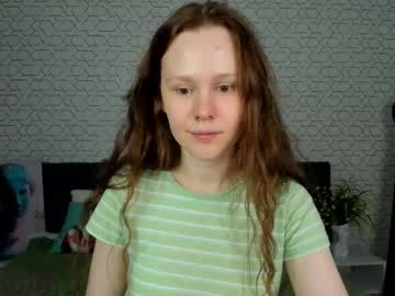 Livelyluna Chaturbate stream image from September 25, 2025