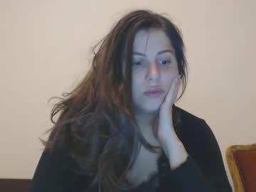 Julyilovee Chaturbate stream image from September 25, 2025