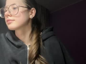 Eleanoradriere Chaturbate stream image from September 26, 2025