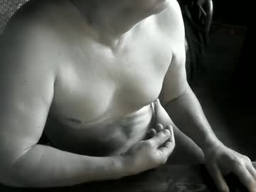 Gendras Chaturbate stream image from September 26, 2025