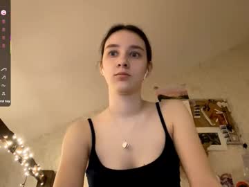 Edlinhazleton Chaturbate stream image from September 26, 2025