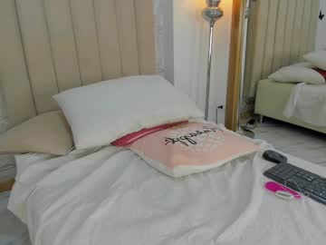 Ailyn_Vera Chaturbate stream image from September 27, 2025