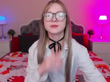 Elliup Chaturbate stream image from September 27, 2025