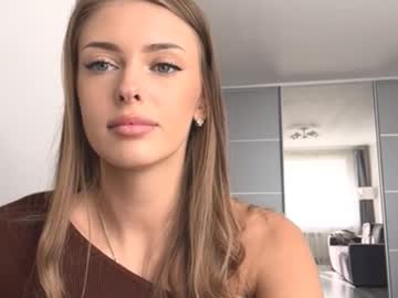 Heart_Petal Chaturbate stream image from September 27, 2025
