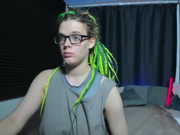 Kiki_Krash Chaturbate stream image from September 27, 2025