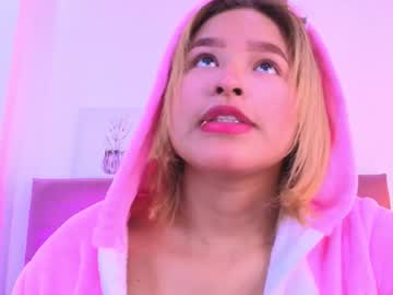 Camiilaglow Chaturbate stream image from September 27, 2025