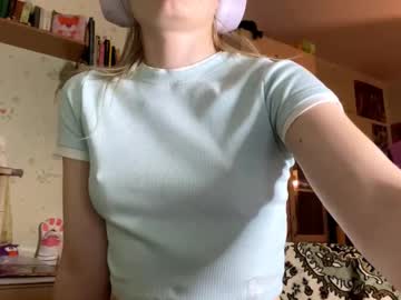 Maybelleensminger Chaturbate stream image from September 27, 2025