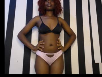 Ebony_Petitequeen Chaturbate stream image from September 27, 2025